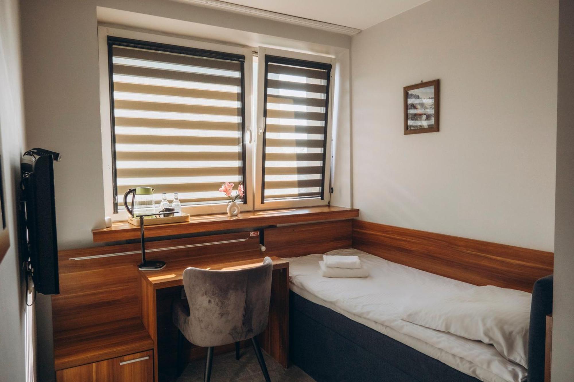 Hotel-24 Плоцк Екстериор снимка