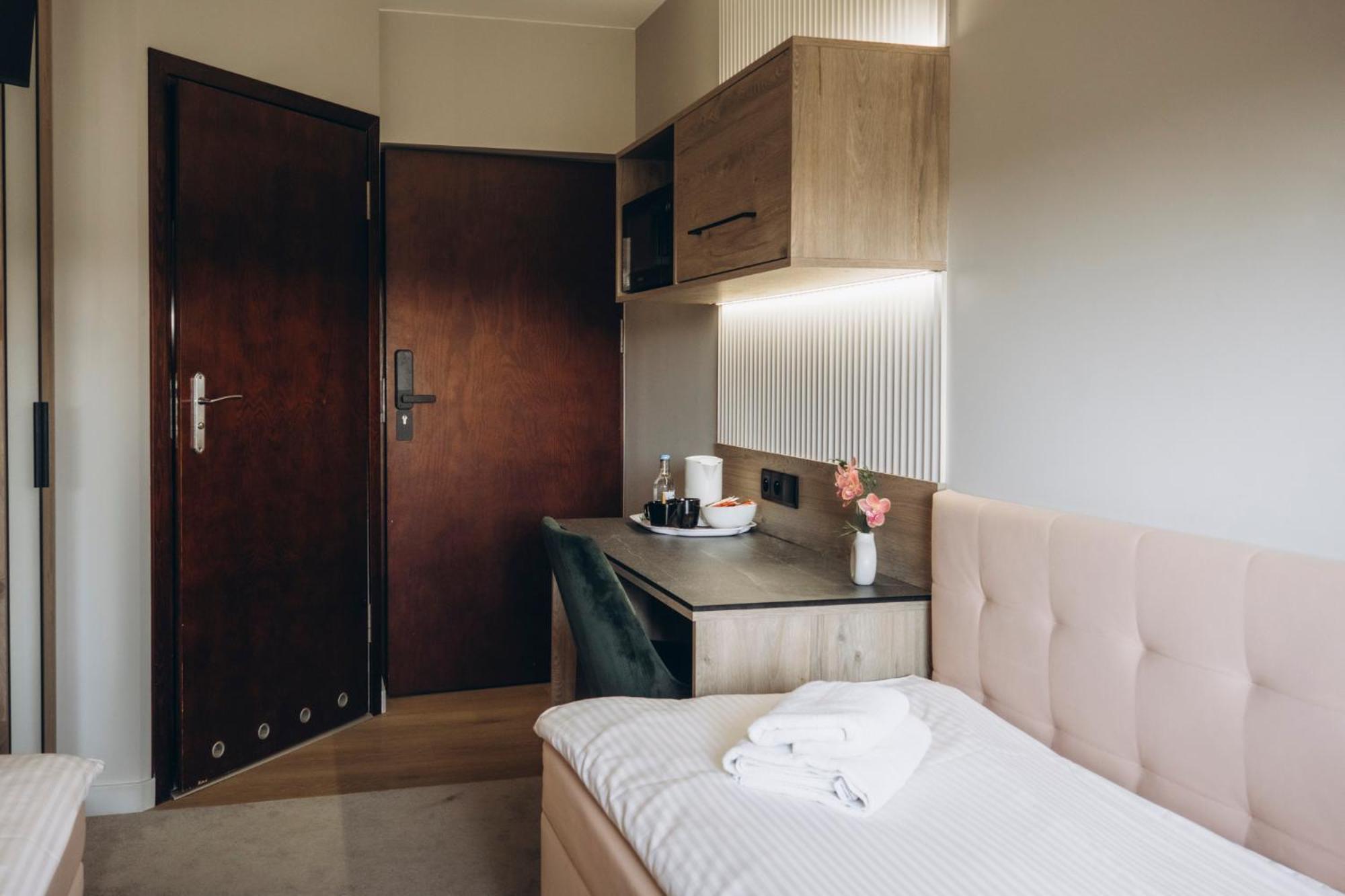 Hotel-24 Плоцк Екстериор снимка
